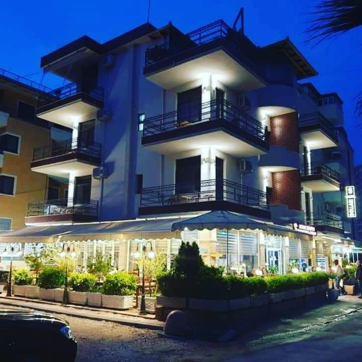 Hotel Dollari Kryemëdhej Buitenkant foto