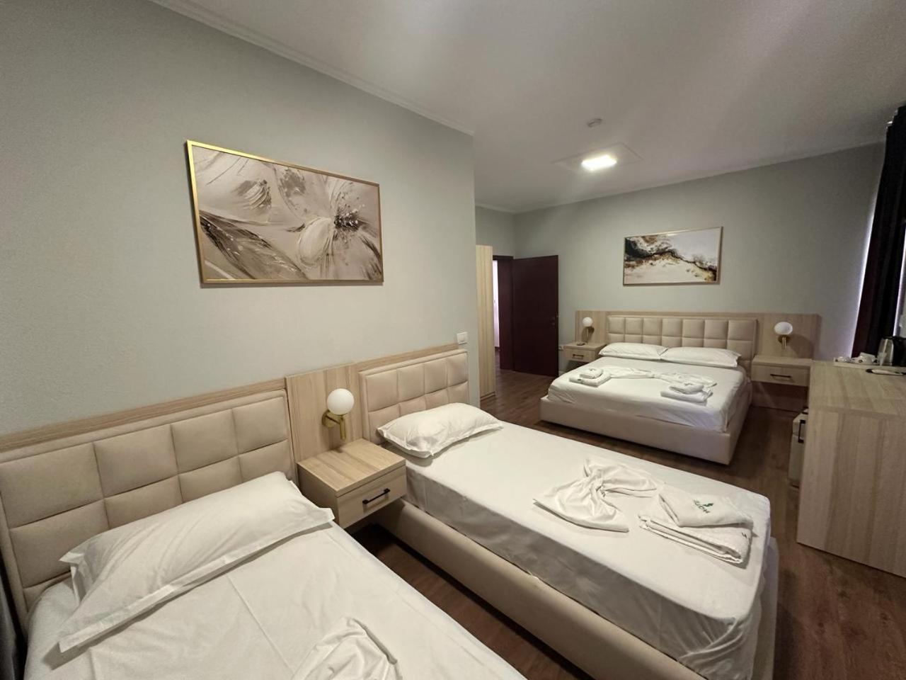 Hotel Dollari Kryemëdhej Buitenkant foto